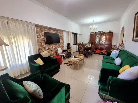 VENTA CASA 4 AMBIENTES MORON COCHERA DEPARTAMENTO