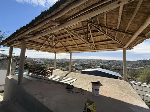Casa 8 ambientes con 4 baños