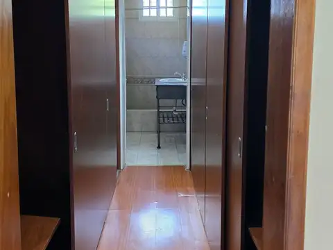Casa 4 ambientes con 1 baño