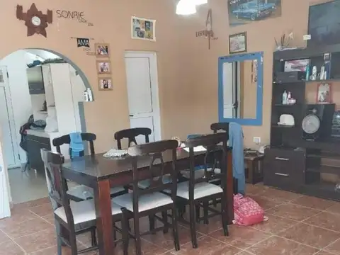 Casa 4 ambientes con 2 baños
