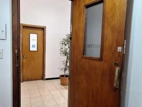 Oficina con aire en pleno Centro de Córdoba sobre peatonal