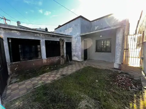 Venta 2 casas Lote de 320 metros inversión en Villa Libertad  800 mtrs estación de Villa Bosch.