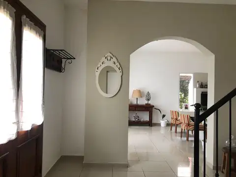 Casa 5 ambientes con 3 baños
