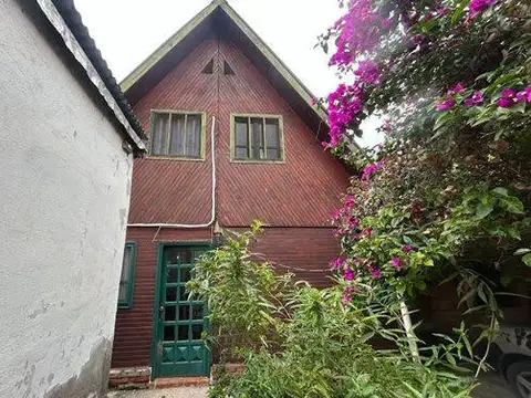 Casa 9 ambientes con 3 baños