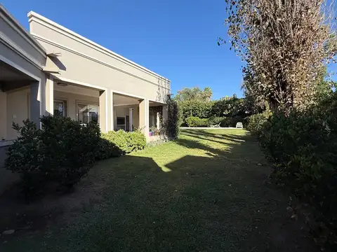 Casa una planta Grand Bourg en esquina