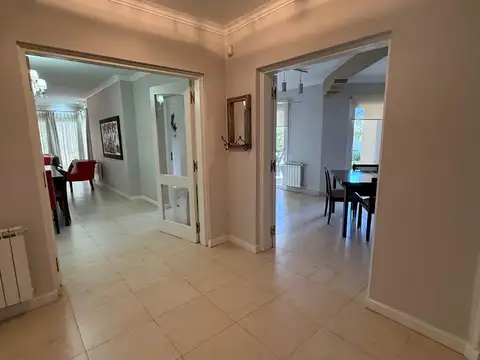 Casa en Venta con 4 cocheras