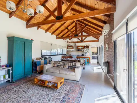 Casa en Venta con 2 cocheras