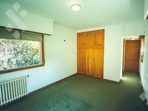 Casa 5 ambientes con 4 baños