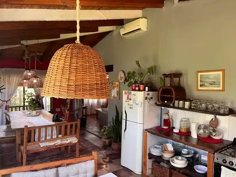 Casa 4 ambientes con 2 baños