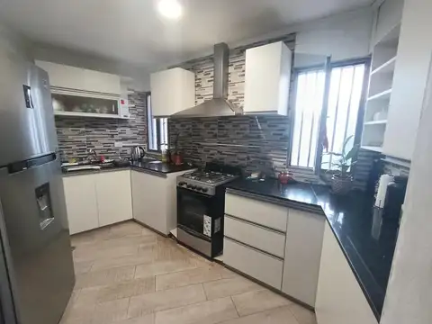 CASA EN VENTA 2 DORM.  MARQUES DE SOBREMONTE.