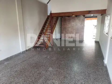 Depto Tipo Casa en Alquiler de 3 ambientes