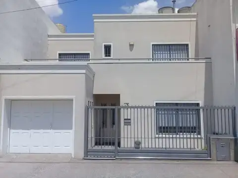 casa de 4 amb con fondo