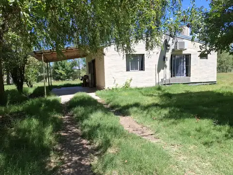 Cabaña en venta con amplio lote en Cuadro Nacional