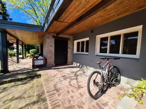 Casa en Venta con 4 cocheras