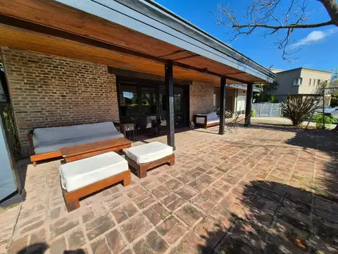 Casa en Venta con 4 cocheras