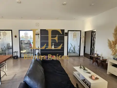 Casa en Venta con 4 cocheras