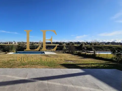 Casa en Venta con 4 cocheras