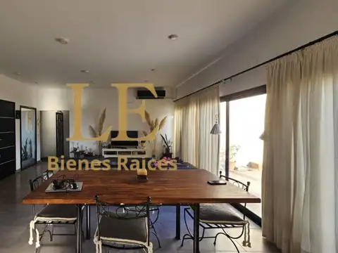 Casa 6 ambientes con 4 baños