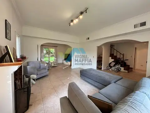 Casa en Venta con 2 cocheras