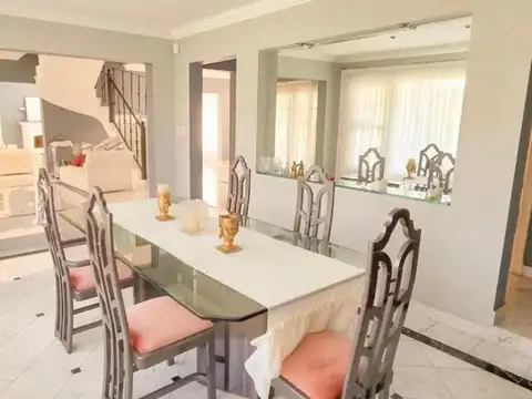 Casa 7 ambientes con 6 baños