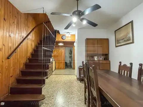 Tapiales  al 1400, entre Av San Martin y Vergara