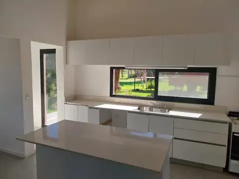 Venta de casa quinta en Areco