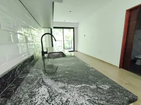 Thompson 500, Piso 4