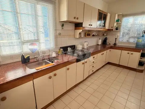 CASA 4 DORMITORIOS BARRIO PUEYRREDON