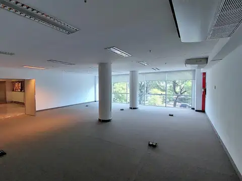 Oficina en Alquiler con 48 cocheras