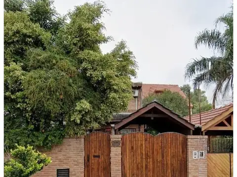 IMPECABLE CASA 3 AMB EN VENTA CON JARDIN Y GARAGE, V. BALLES