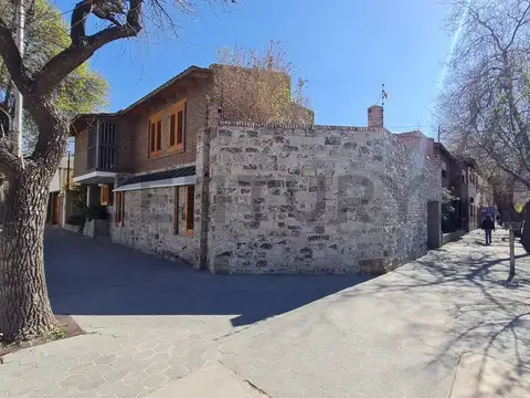 VENTA CAAS ESQUINA 4 DORMITORIOS COCHRA DOBLE QUINCHO