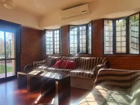 Casa 4 ambientes con 4 baños