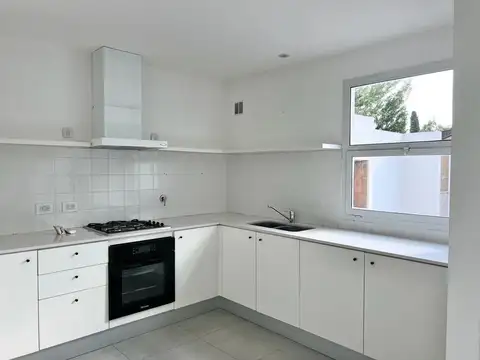 Depto Tipo Casa 4 ambientes con 2 baños