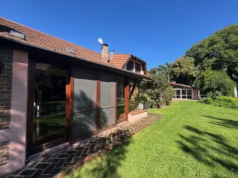 Casa 8 ambientes con 7 baños