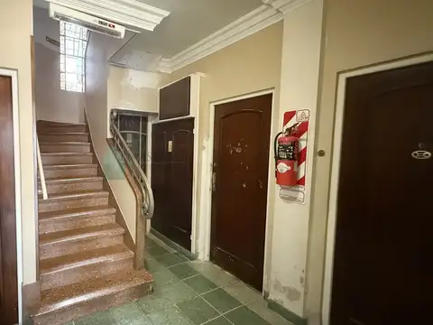 Felix Lora 100, Piso 1