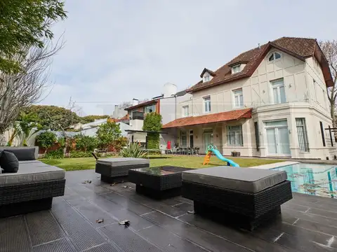 Casa en Venta con 3 cocheras