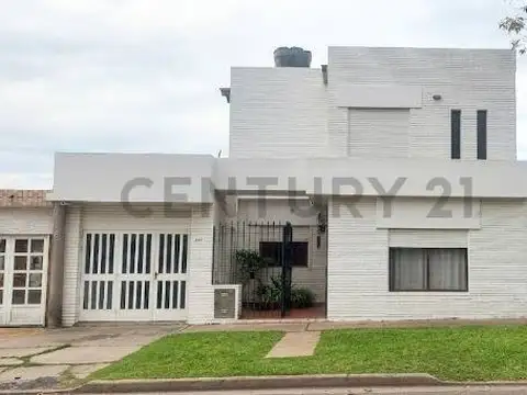VENTA CASA CUATRO DORMITORIOS, DOS BAÑOS, TERRAZA, PATIO, GARAGE, VILLA CONSTITUCIÓN, SANTA FE