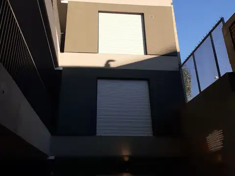 HERMOSO MONOAMBIENTE. NUEVO. CERCA A FACULTAD DE MEDICINA. TERRAZA CON PARRILLERO.