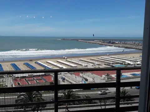 Departamento de 4 ambientes Playa Grande frente al mar
