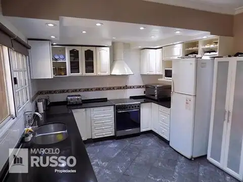 Casa 5 ambientes con 2 baños