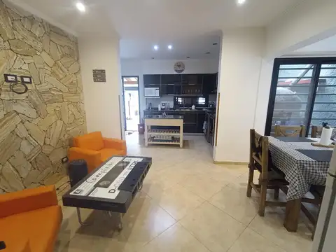 Casa de cinco ambientes en Lanús