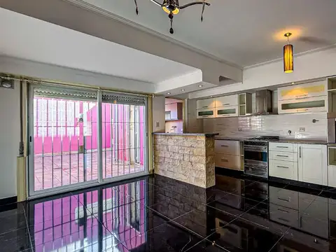 Depto Tipo Casa en Alquiler de 4 ambientes