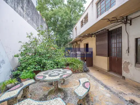 VENTA CASONA ANTIGUA / LOTE PARA EDIFICIO  - SUP VENDIBLE 1740 MT - ALTURA 17,2 - VILLA DEL PARQUE -