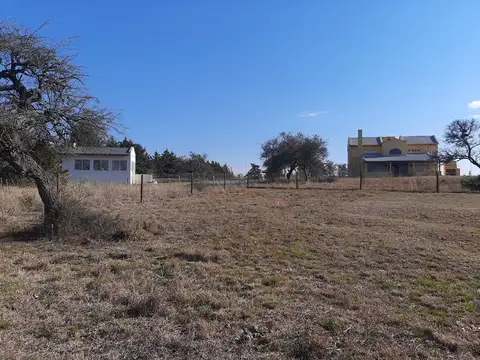 Lote a la venta en Villa Parque Siquiman. (L164)