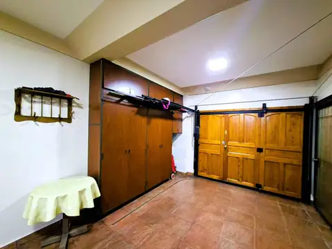 Casa en Venta con 3 cocheras