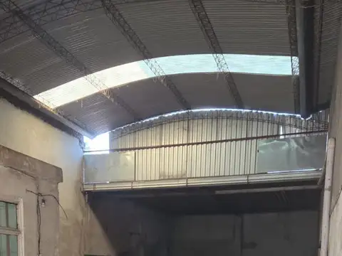 EXCELENTE Galpón en alquiler en Parque Patricios DISTRITO TECONOLOGICO 9 X 30 M (270 METROS) LOTE PROPIO MONTEAGUDO AL 400  MIXTURA 2/BAJOS IMPUESTOS
