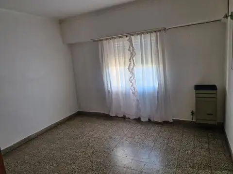 Venta. Ph 3 ambientes Planta Alta por escalera.