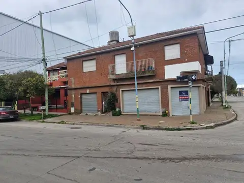 Venta. Ph 3 ambientes Planta Alta por escalera.