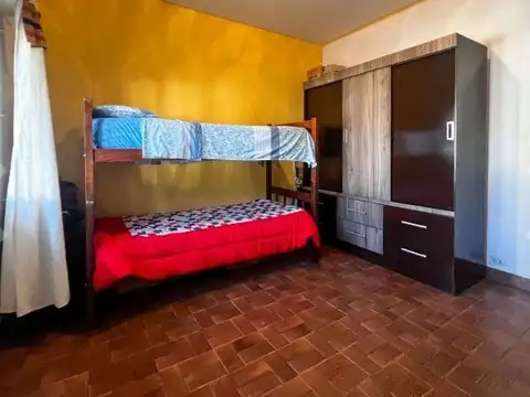 Casa 5 ambientes con 2 baños