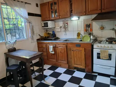 Casa en Alquiler con 2 cocheras